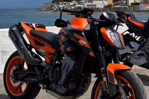 Moto ktm 890 duke gp immatricolata aprile 2024