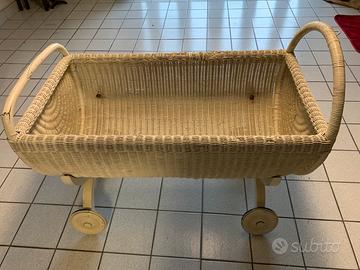 Culla in vimini antica