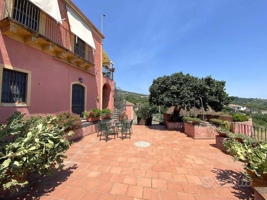 Rustico / Casale di 550 m² con più di 5 locali e b - Vista 4