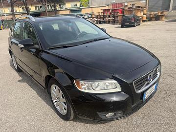 VOLVO V50 D2 R-design senza nessun lavoro da far