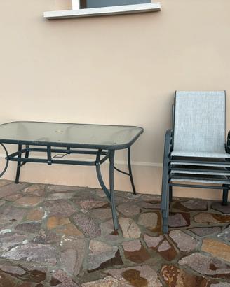Tavolo di ferro con 4 sedie