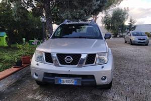 Nissan navara con hard top