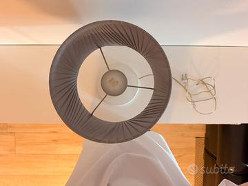 Lampada da tavolo design moderna bianca e grigia