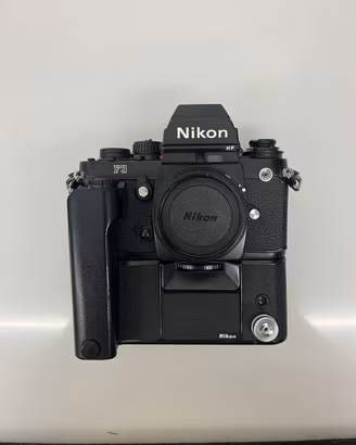 Fotocamera analogica Nikon F3 con motore MD-4