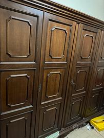 Armadio in legno pesante