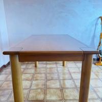 Tavolo da pranzo e sedie