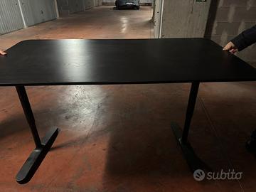 Scrivania nera ikea