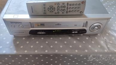 lettore VHS completo di telecomando 