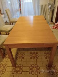 Tavolo in legno Ikea 