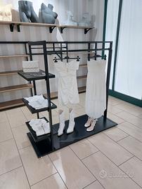 Stender con base e piani nero