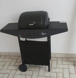 Barbecue a gas nuovo nel cartone ancora da montare