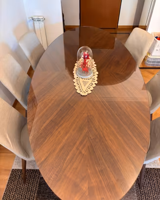Tavolo ovale in legno e 8 sedie rivestite