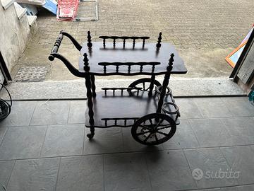 Carrellino vintage in legno movibile