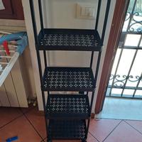 scaffale in plastica con ruote