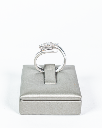 Anello trilogy in oro e diamanti