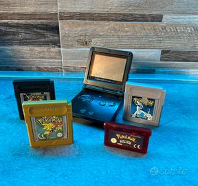 Lotto Gameboy advance sp con 4 giochi Pokemon