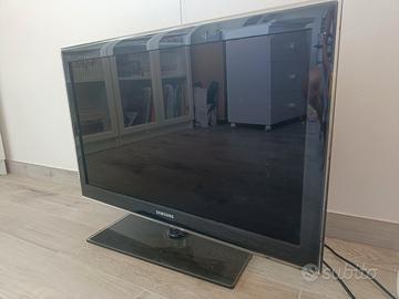 Televisore FULL HD 32"