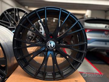 KIT CERCHI E GOMME ALFA ROMEO GIULIA RAGGIO 19
