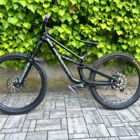 mountain bike marca CANYON torque 29 CF