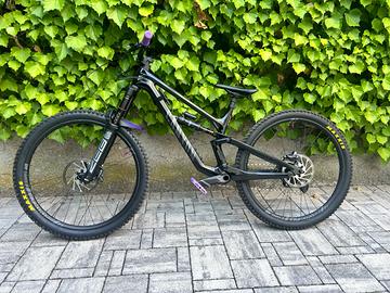 mountain bike marca CANYON torque 29 CF