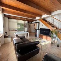 VIA ROVERETI AMPIO APPARTAMENTO IN VILLA