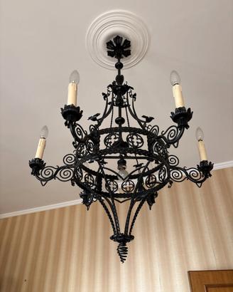 Lampadario a sei luci in ferro battuto nero