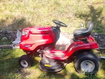 Trattorino tagliaerba