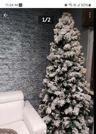albero di natale innevato