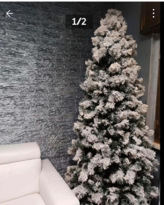 albero di natale innevato