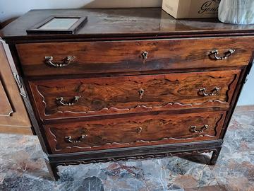 comò in legno massello