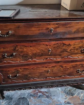 comò in legno massello