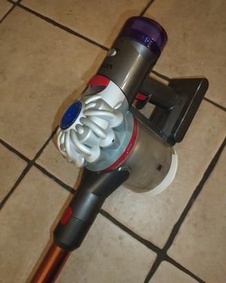 Dyson v8