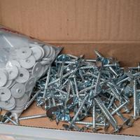 Chiodi autofilettanti con filetto rullato e rondel