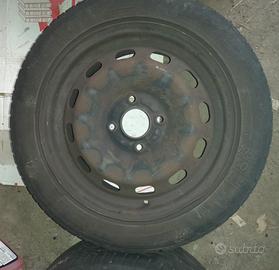 12 cerchi in ferro da 15 e 13 e gomme