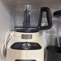 Mixer/frullatore pluriaccessoriato