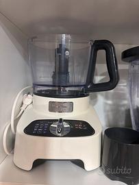 Mixer/frullatore pluriaccessoriato