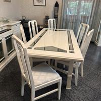 Tavolo con sei sedie