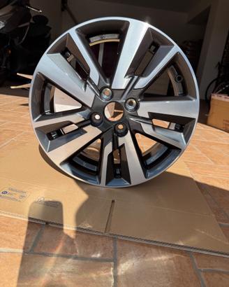 Cerchio in alluminio nuova Nissan Micra