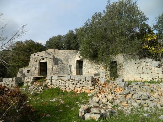 COMPLESSO IMMOBILIARE con 4 TRULLI PANORAMICI