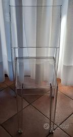 Sedia in plastica trasparente