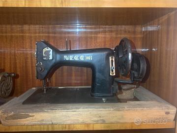 Macchina da cucire Necchi antiquariato