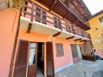CASA DI CORTE A LEVONE