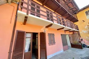 CASA DI CORTE A LEVONE