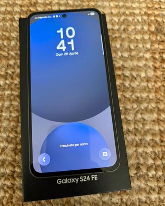 Samsung S24 FE con alimentatore cover e pellicole