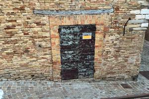 Locale commerciale C/1  a Fratte Rosa