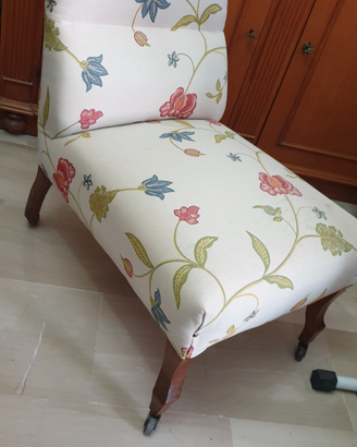 Poltrona senza braccioli antica restaurata