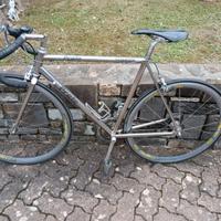 Bicicletta in titanio