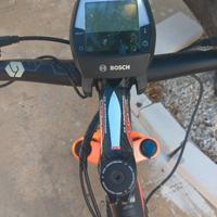 MTB elettrica CUBE motore Bosch