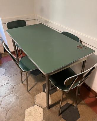 Tavolo da cucina con 4 sedie