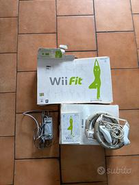 Nintendo Wii con Wiifit, 2 controller, 2 volanti